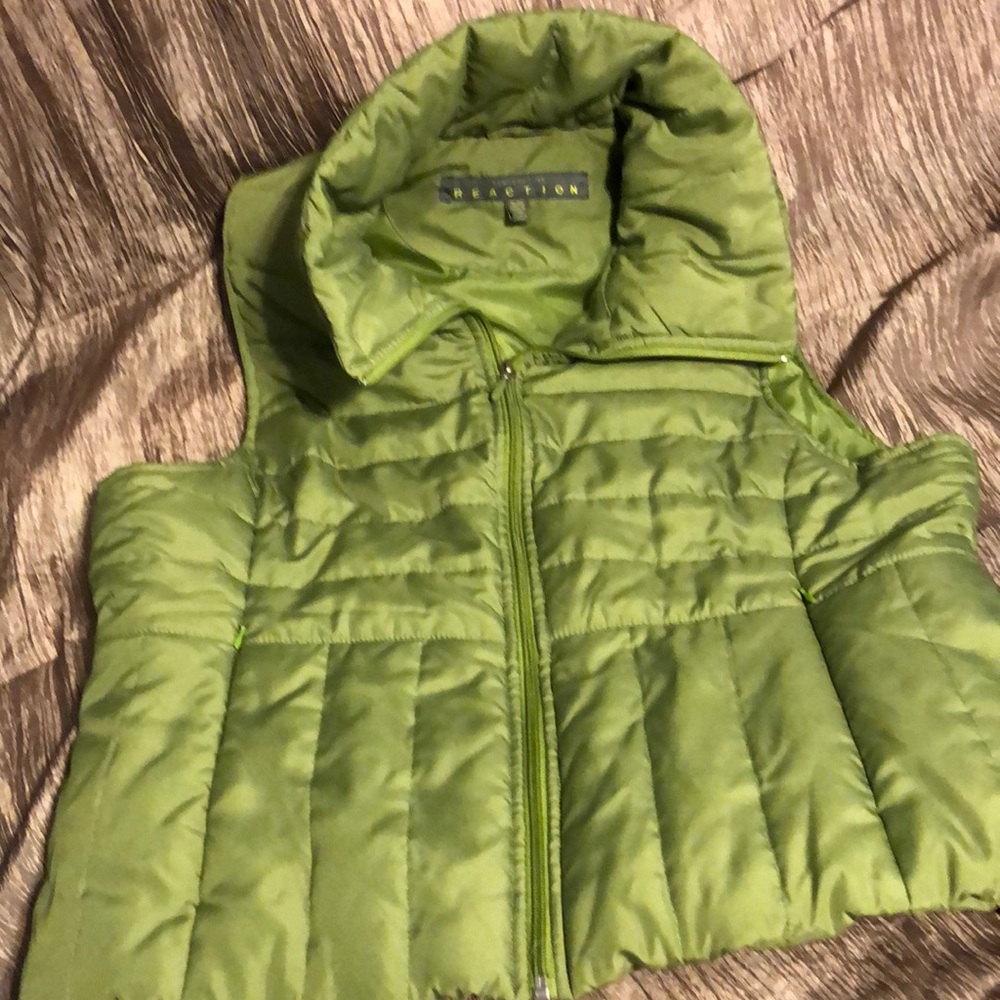 Fitted Kenneth Cole vest green rarely worn no damage.  Smoke free home